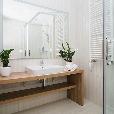 Badezimmer in einem Hotelzimmer